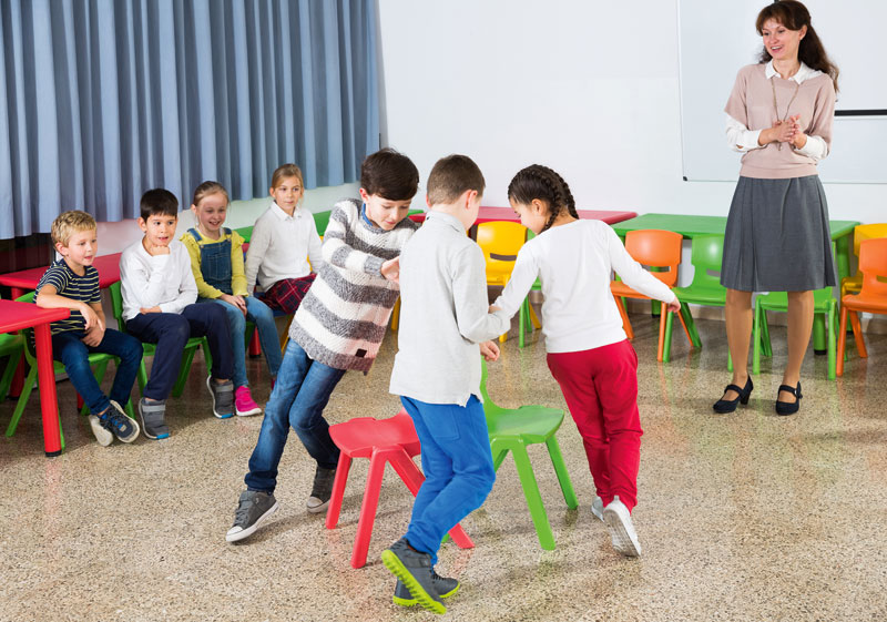 Bitte warten, auf Kindergarten