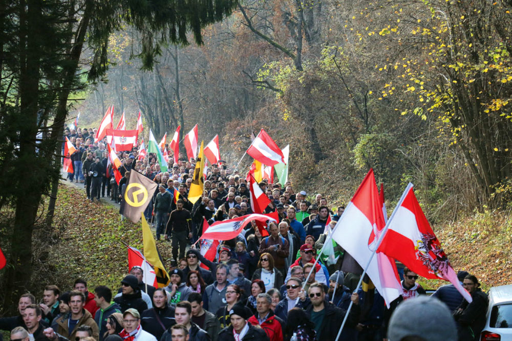 Auf der Straße mit den „Identitären“