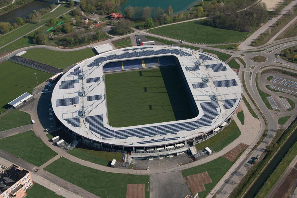 Die Fussball-Arena ist zum fragwürdigen Anstrum bereit